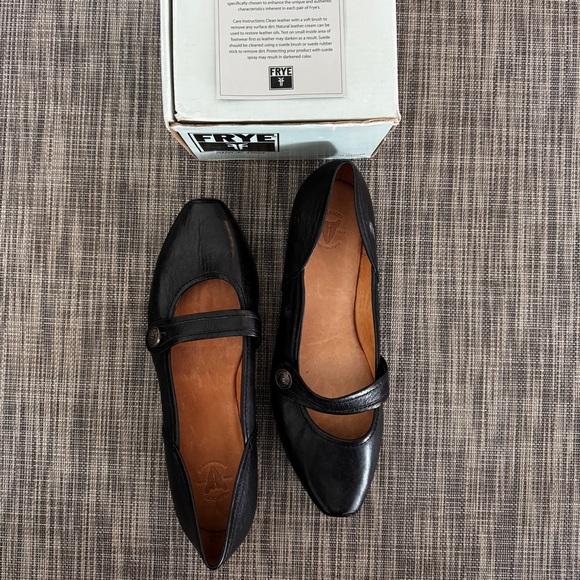 Frye - Mary Janes black - Picture 1 of 2